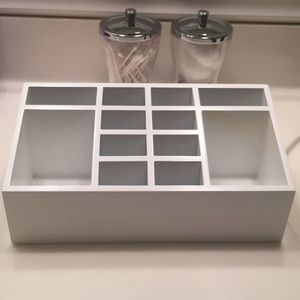 Makeup organizer
